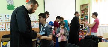 Activitate social-filantropică pentru copiii cu nevoi speciale de la două şcoli din Galaţi Activitate social-filantropică pentru copiii cu nevoi speciale de la două şcoli din Galaţi