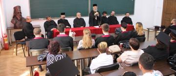 Cursul festiv al studenţilor şi masteranzilor teologi de la Facultatea de Istorie, Filosofie şi Teologie din Galaţi Cursul festiv al studenţilor şi masteranzilor teologi de la Facultatea de Istorie, Filosofie şi Teologie din Galaţi