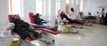 Mobilizare exemplară pentru donarea de sânge la Galaţi Mobilizare exemplară pentru donarea de sânge la Galaţi