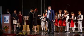 Gală de excelenţă pentru elevii şi profesorii gălăţeni Gală de excelenţă pentru elevii şi profesorii gălăţeni