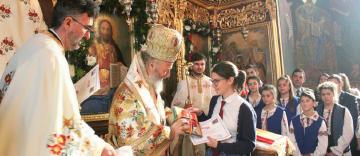 Cinstirea Sfinţilor Trei Ierarhi în Arhiepiscopia Dunării de Jos Cinstirea Sfinţilor Trei Ierarhi în Arhiepiscopia Dunării de Jos