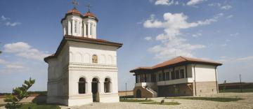 Hram la Mănăstirea voievodală Măxineni din judeţul Brăila Hram la Mănăstirea voievodală Măxineni din judeţul Brăila