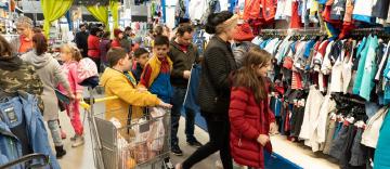 Programul social-filantropic „Ne înnoim de Sfintele Paşti“ a continuat în municipiul Brăila Programul social-filantropic „Ne înnoim de Sfintele Paşti“ a continuat în municipiul Brăila