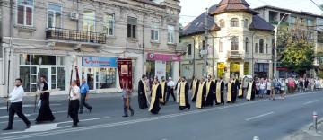 Procesiune în municipiul Galaţi cu icoana Maicii Domnului Făcătore de Minuni de la Mănăstirea Adam Procesiune în municipiul Galaţi cu icoana Maicii Domnului Făcătore de Minuni de la Mănăstirea Adam