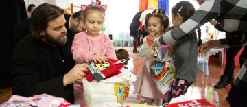 Serbare dedicată Sfântului Ierarh Nicolae la Grădiniţa „Familia“ din Brăila Serbare dedicată Sfântului Ierarh Nicolae la Grădiniţa „Familia“ din Brăila