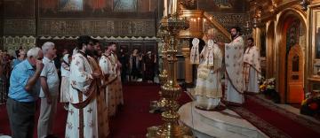 Slujire arhierească şi aniversare la Catedrala Arhiepiscopală din Galaţi