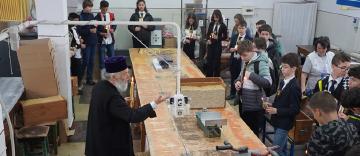 40 de elevi seminarişti au vizitat Centrul Eparhial din Galaţi 40 de elevi seminarişti au vizitat Centrul Eparhial din Galaţi