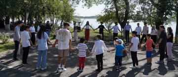 Activităţi cu tinerii la Aşezământul „Sf. M. Mc. Pantelimon“ - Lacu Sărat Activităţi cu tinerii la Aşezământul „Sf. M. Mc. Pantelimon“ - Lacu Sărat