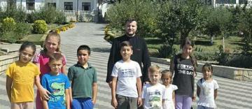 Bucurie, comuniune și rugăciune pentru copiii din Parohia Nicorești, la Mănăstirea Buciumeni