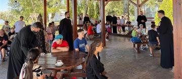 Excursie de o zi pentru copiii din parohiile Bărăganul, Victoria, Spiru Haret, Mihai Bravu și Radu Vodă Excursie de o zi pentru copiii din parohiile Bărăganul, Victoria, Spiru Haret, Mihai Bravu și Radu Vodă