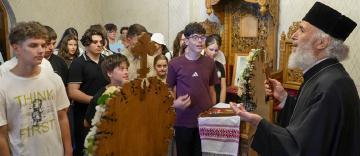 Activităţi cu tinerii la Aşezământul „Sf. M. Mc. Pantelimon” - Lacu Sărat Activităţi cu tinerii la Aşezământul „Sf. M. Mc. Pantelimon” - Lacu Sărat