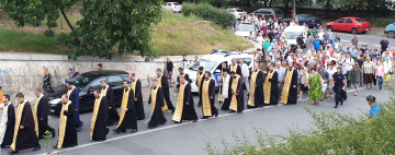 Procesiune cu Icoana Maicii Domnului și slujbă arhierească la Biserica greacă din Galați Procesiune cu Icoana Maicii Domnului și slujbă arhierească la Biserica greacă din Galați