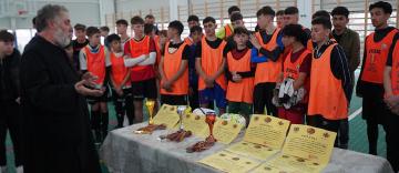 Ediţia a 10-a a Campionatului şcolar de fotbal „Tinereţe şi credinţă” Ediţia a 10-a a Campionatului şcolar de fotbal „Tinereţe şi credinţă”