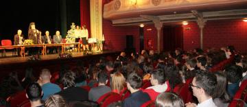 Ierahul Dunării de Jos s-a aflat în mijlocul elevilor şi profesorilor de la Colegiul Naţional „Nicolae Bălcescu“ din Brăila Ierahul Dunării de Jos s-a aflat în mijlocul elevilor şi profesorilor de la Colegiul Naţional „Nicolae Bălcescu“ din Brăila