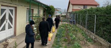 Daruri pentru bătrâni și copii cu sprijinul Protoieriei Nicorești Daruri pentru bătrâni și copii cu sprijinul Protoieriei Nicorești