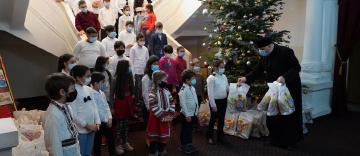 Daruri pentru copiii din cadrul Centrului Multifuncţional de Servicii Sociale „Speranţa“ din Galaţi Daruri pentru copiii din cadrul Centrului Multifuncţional de Servicii Sociale „Speranţa“ din Galaţi