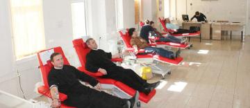 220 de persoane din Eparhia Dunării de Jos au donat sânge în această săptămână la Galaţi 220 de persoane din Eparhia Dunării de Jos au donat sânge în această săptămână la Galaţi