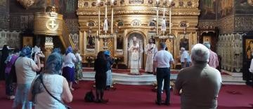 Slujire arhierească la Catedrala arhiepiscopală din Galaţi Slujire arhierească la Catedrala arhiepiscopală din Galaţi