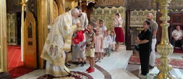 Slujire arhierească la Catedrala arhiepiscopală din Galaţi Slujire arhierească la Catedrala arhiepiscopală din Galaţi