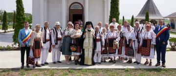 Zi de hram la Schitul „Acoperământul Maicii Domnului şi Sfântul Ierarh Luca al Crimeii” Zi de hram la Schitul „Acoperământul Maicii Domnului şi Sfântul Ierarh Luca al Crimeii”