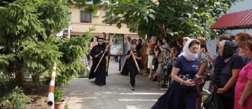Icoana Maicii Domnului de la Mănăstirea Adam s-a aflat în procesiune la Galaţi Icoana Maicii Domnului de la Mănăstirea Adam s-a aflat în procesiune la Galaţi
