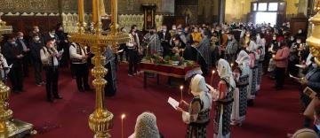 Prohodul Domnului la Catedrala Arhiepiscopală din Galaţi Prohodul Domnului la Catedrala Arhiepiscopală din Galaţi