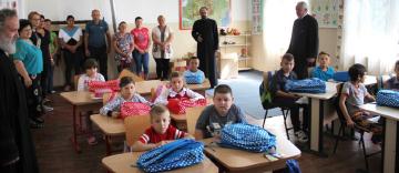Rechizite şcolare pentru copii defavorizaţi din Arhiepiscopia Dunării de Jos Rechizite şcolare pentru copii defavorizaţi din Arhiepiscopia Dunării de Jos