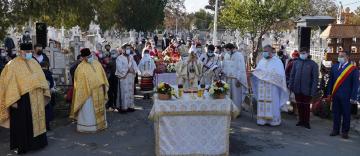 Sfinţirea Capelei din Cimitirul „Sfinţii Împăraţi Constantin şi Elena“ din municipiul Brăila Sfinţirea Capelei din Cimitirul „Sfinţii Împăraţi Constantin şi Elena“ din municipiul Brăila