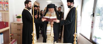 Sfințirea pangarului Catedralei arhiepiscopale din Galaţi Sfințirea pangarului Catedralei arhiepiscopale din Galaţi