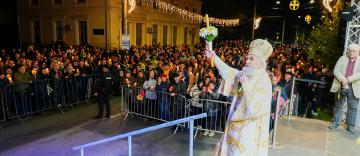Slujba Învierii Domnului la Catedrala Arhiepiscopală din Galaţi Slujba Învierii Domnului la Catedrala Arhiepiscopală din Galaţi