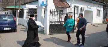 Spitalul şi Centrul de carantină din Tecuci, precum şi persoanele izolate la domiciliu au primit sprijin din partea Arhiepiscopiei Dunării de Jos Spitalul şi Centrul de carantină din Tecuci, precum şi persoanele izolate la domiciliu au primit sprijin din partea Arhiepiscopiei Dunării de Jos