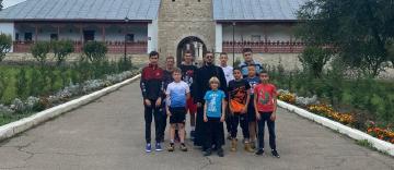 Bucurii pe plaiuri buzoiene pentru 10 copii din Parohia Perișoru Bucurii pe plaiuri buzoiene pentru 10 copii din Parohia Perișoru